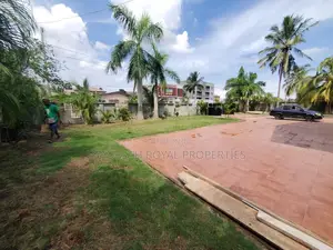5bdrm House in East Legon for rent