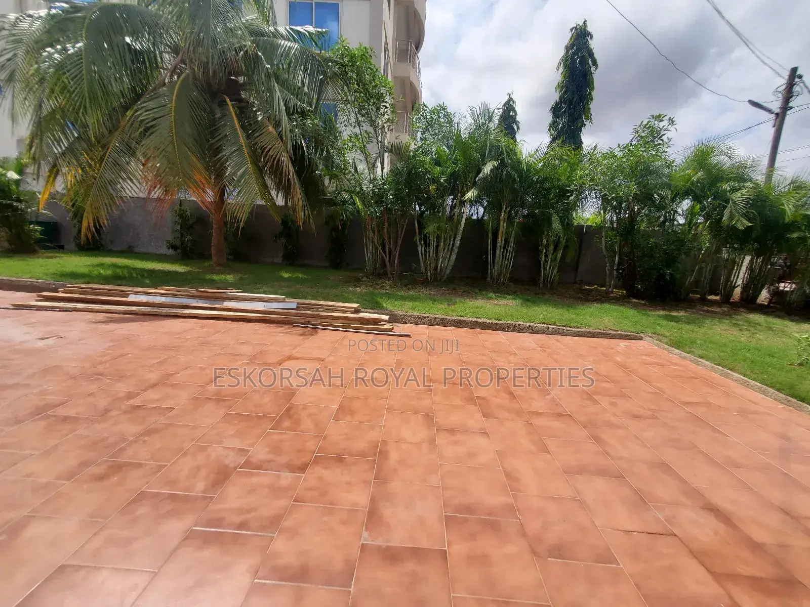 5bdrm House in East Legon for rent