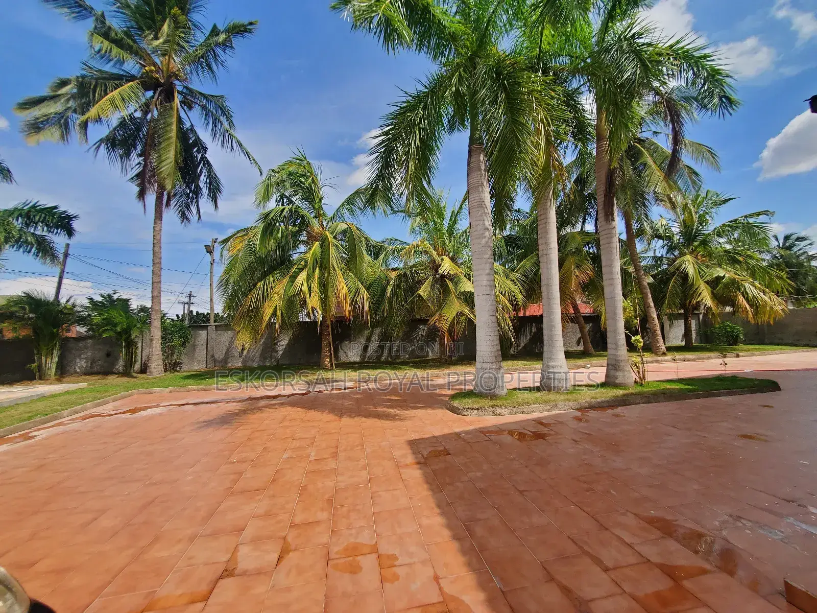 5bdrm House in East Legon for rent
