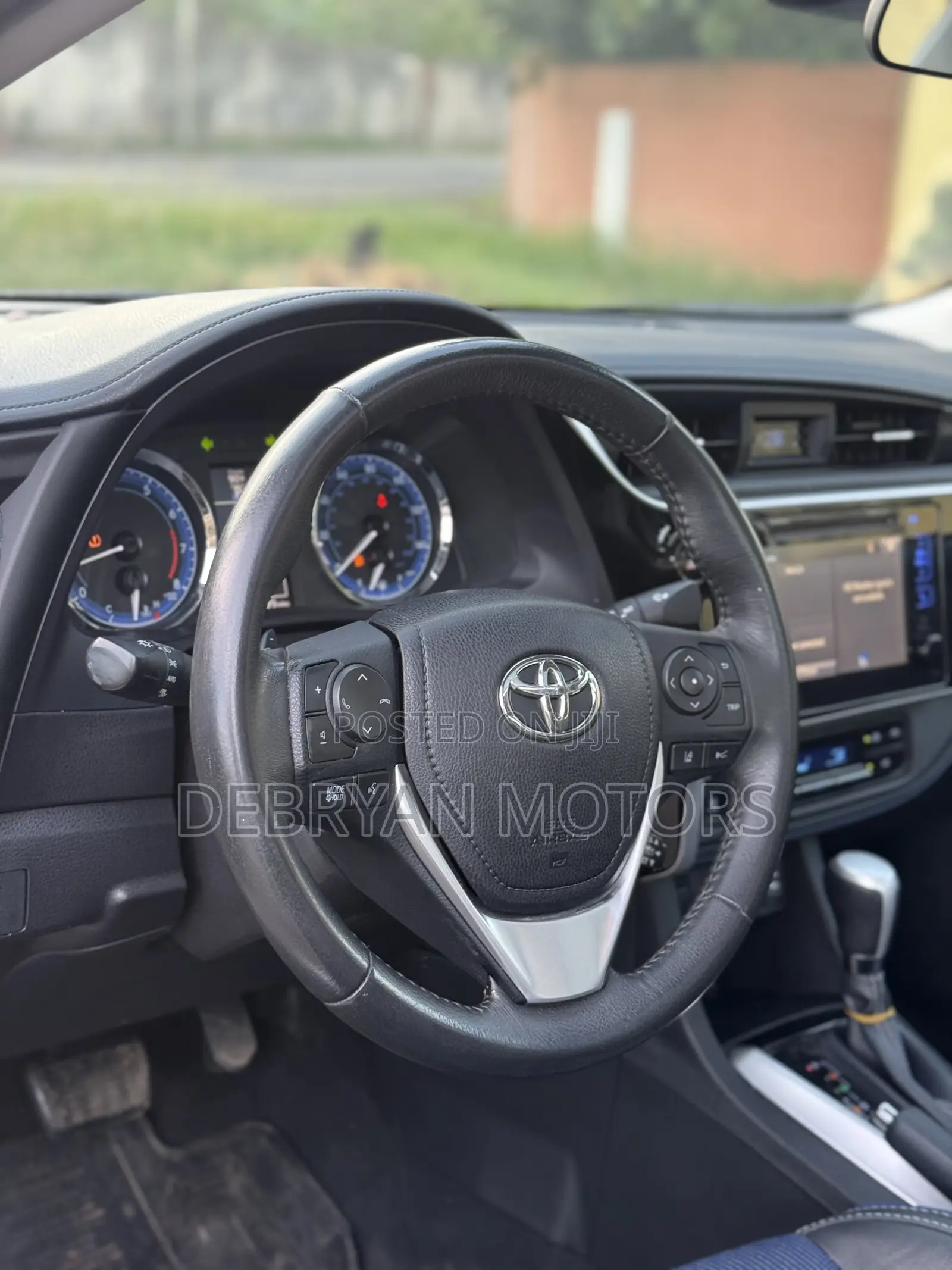 Toyota Corolla SE (1.8L 4cyl 6M) 2018 Silver