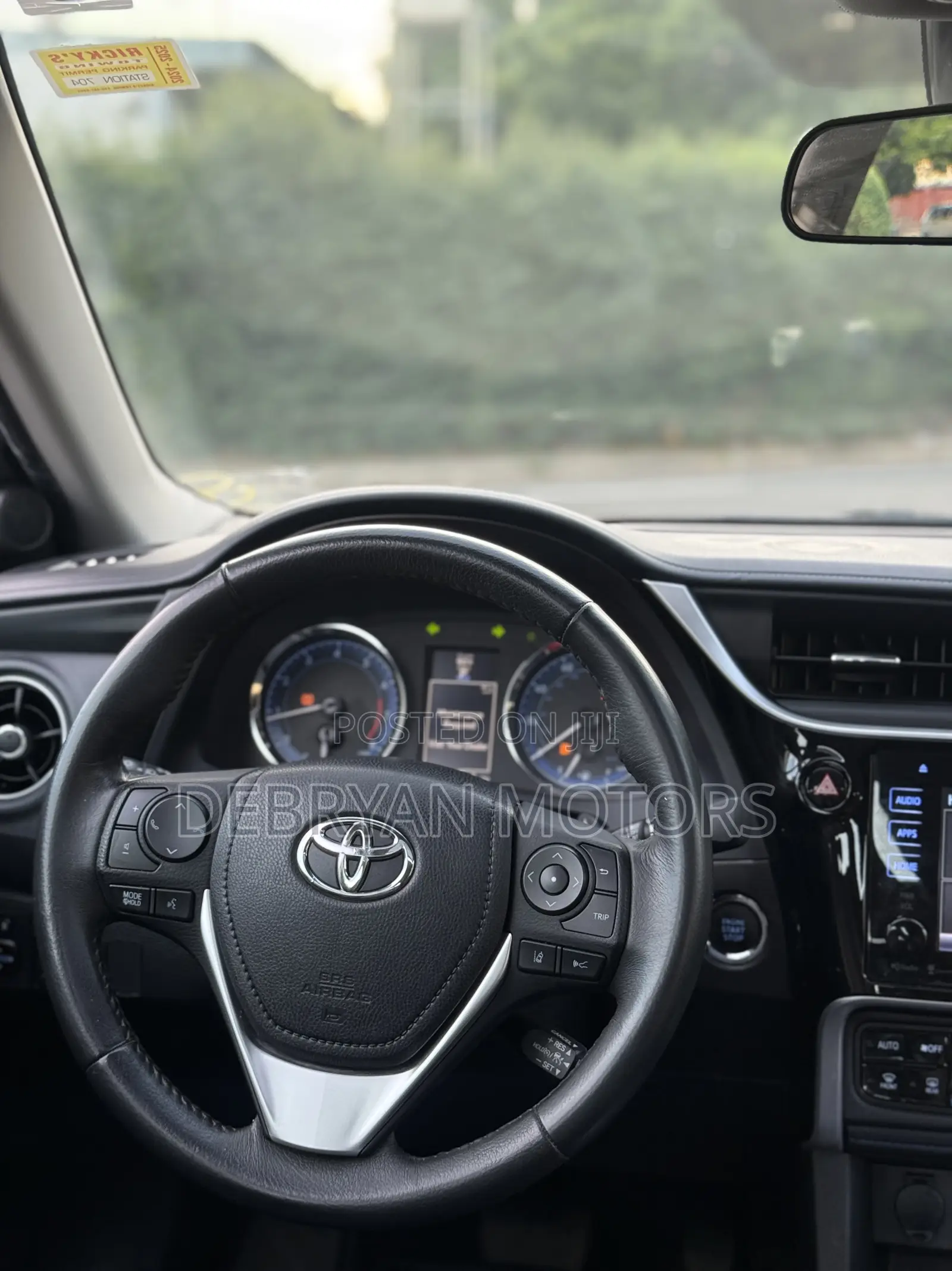 Toyota Corolla SE (1.8L 4cyl 6M) 2018 Silver