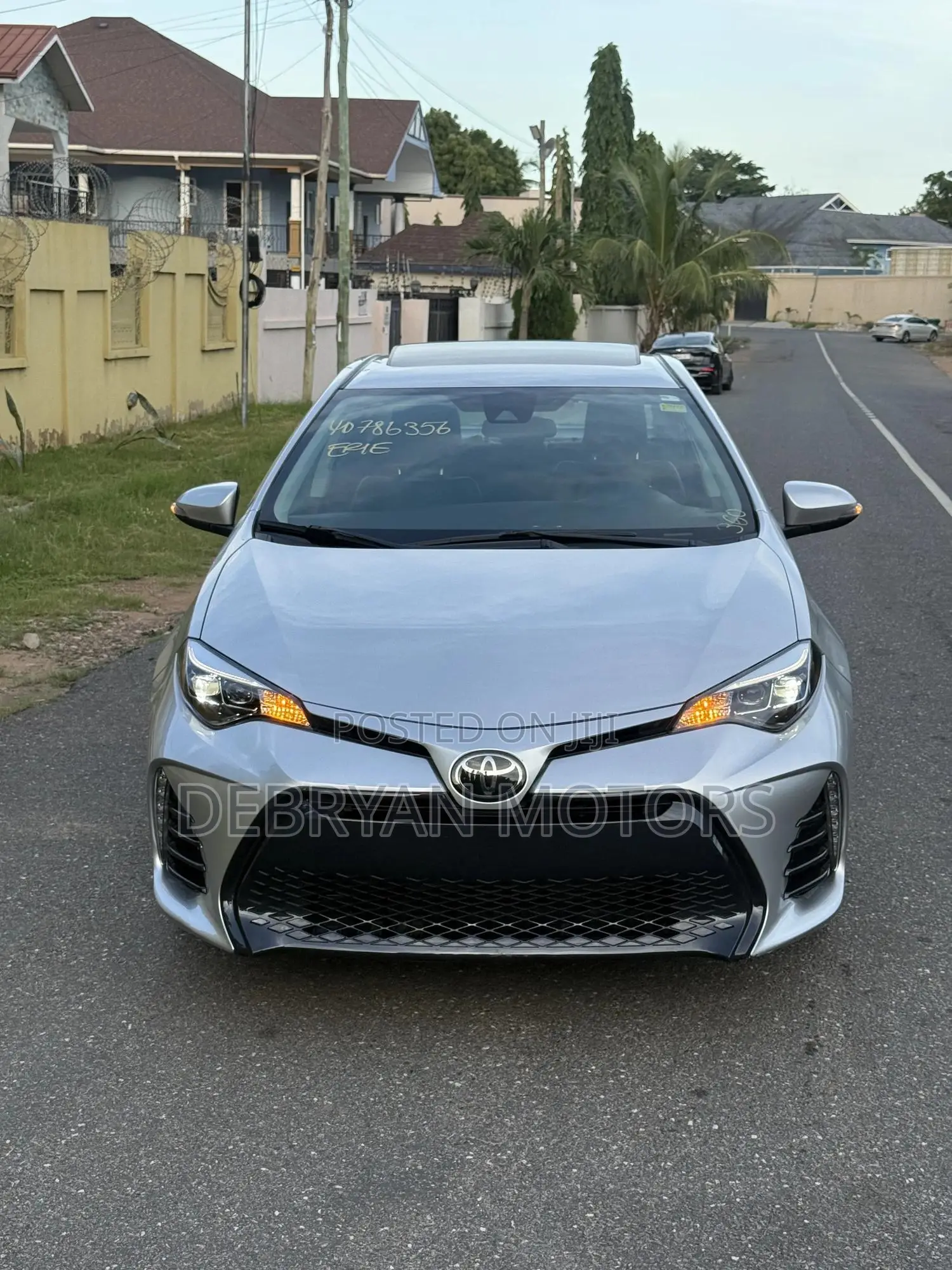 Toyota Corolla SE (1.8L 4cyl 6M) 2018 Silver