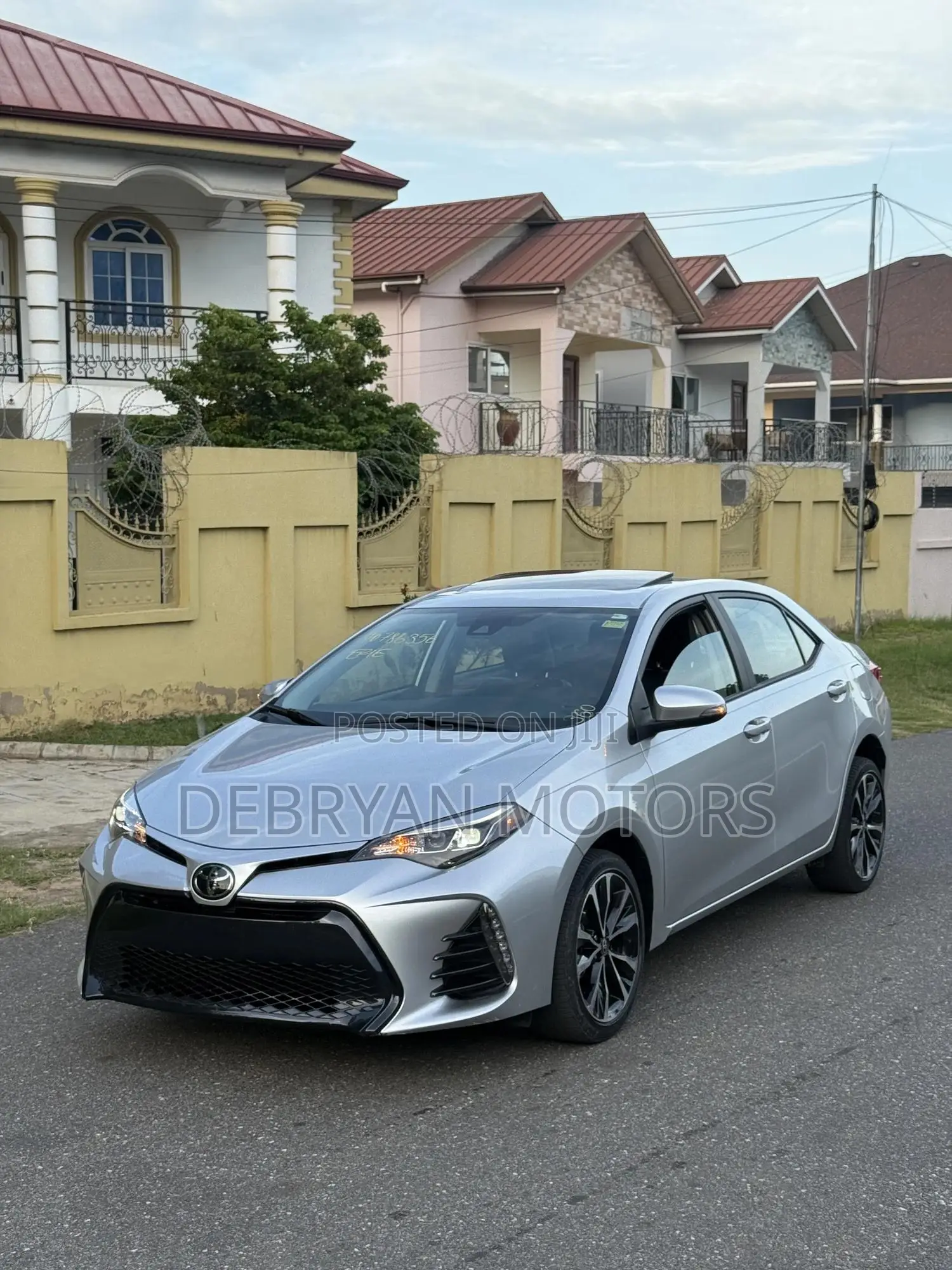 Toyota Corolla SE (1.8L 4cyl 6M) 2018 Silver