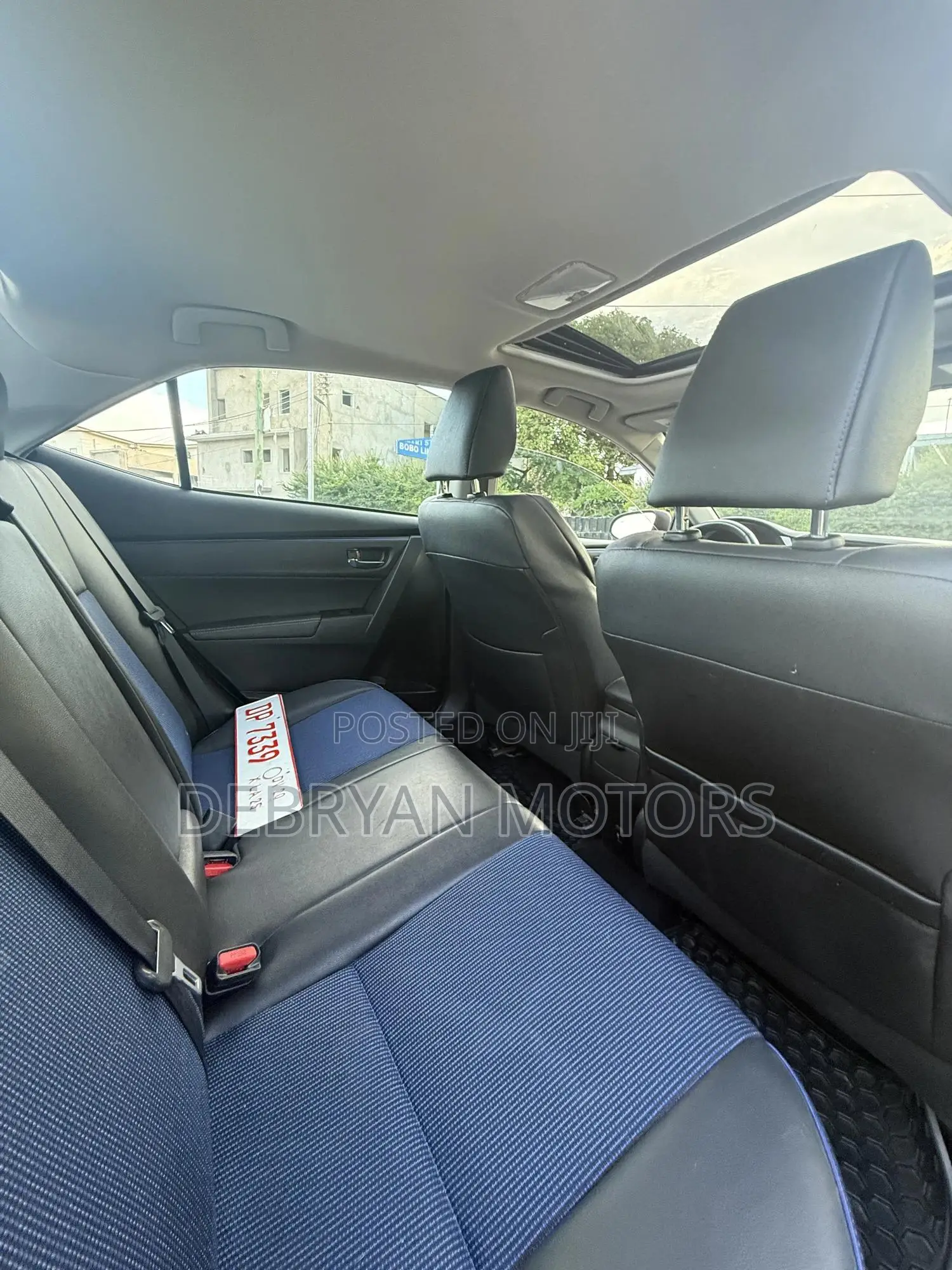 Toyota Corolla SE (1.8L 4cyl 6M) 2018 Silver