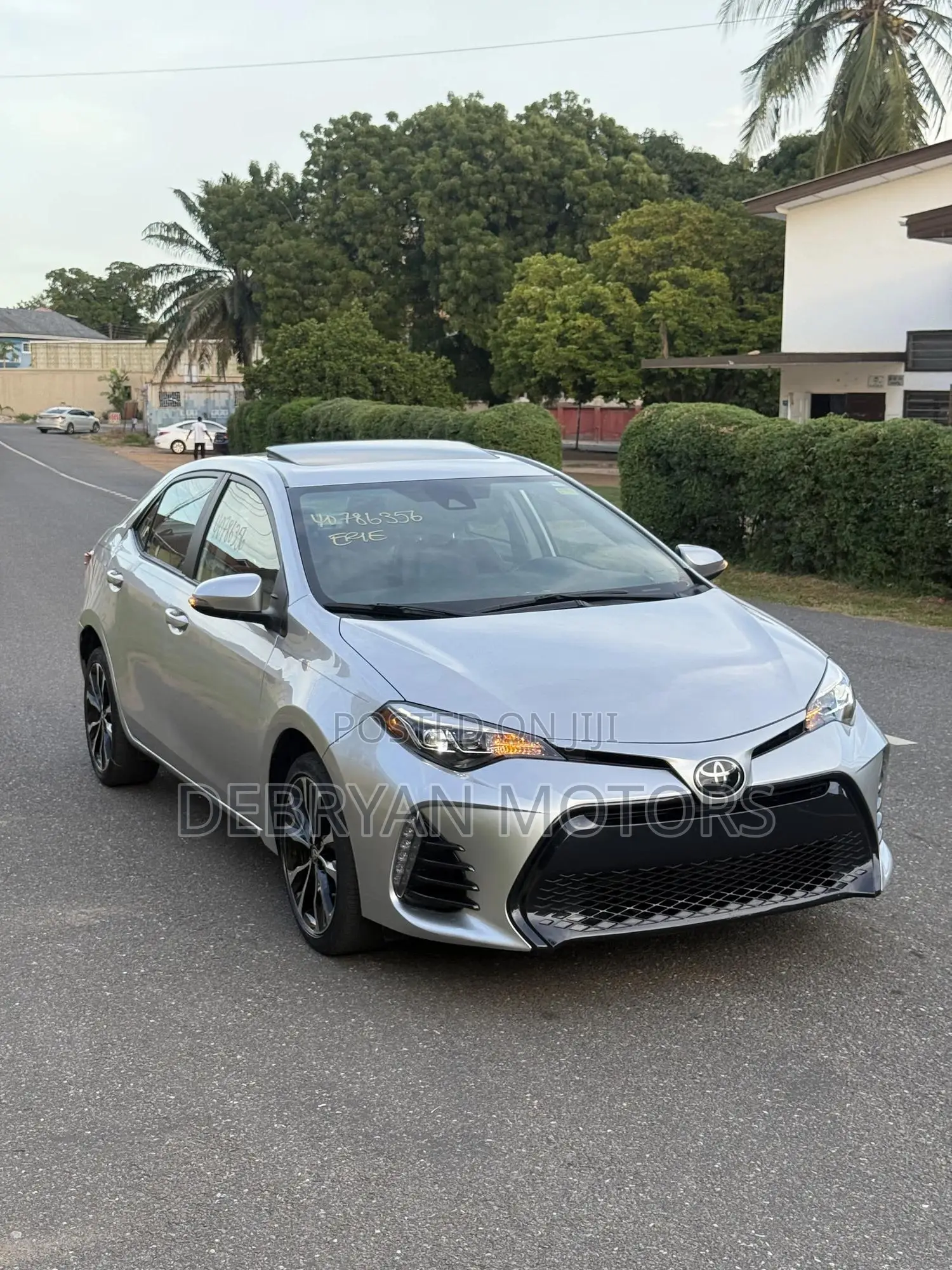 Toyota Corolla SE (1.8L 4cyl 6M) 2018 Silver