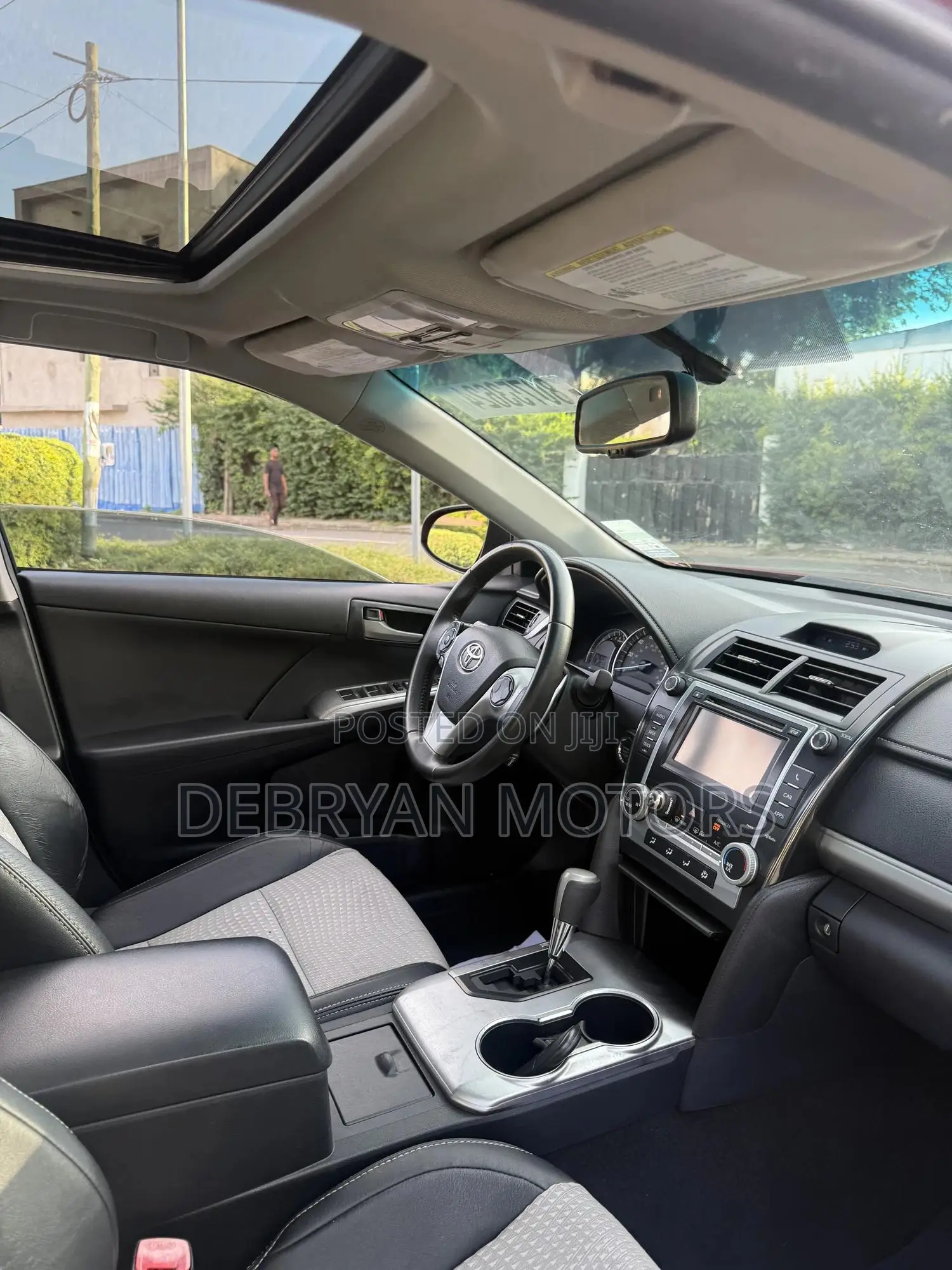 Toyota Camry SE Sport 4dr Sedan w/Prod. End 11/13 (2.5L 4cyl 6A) 2014