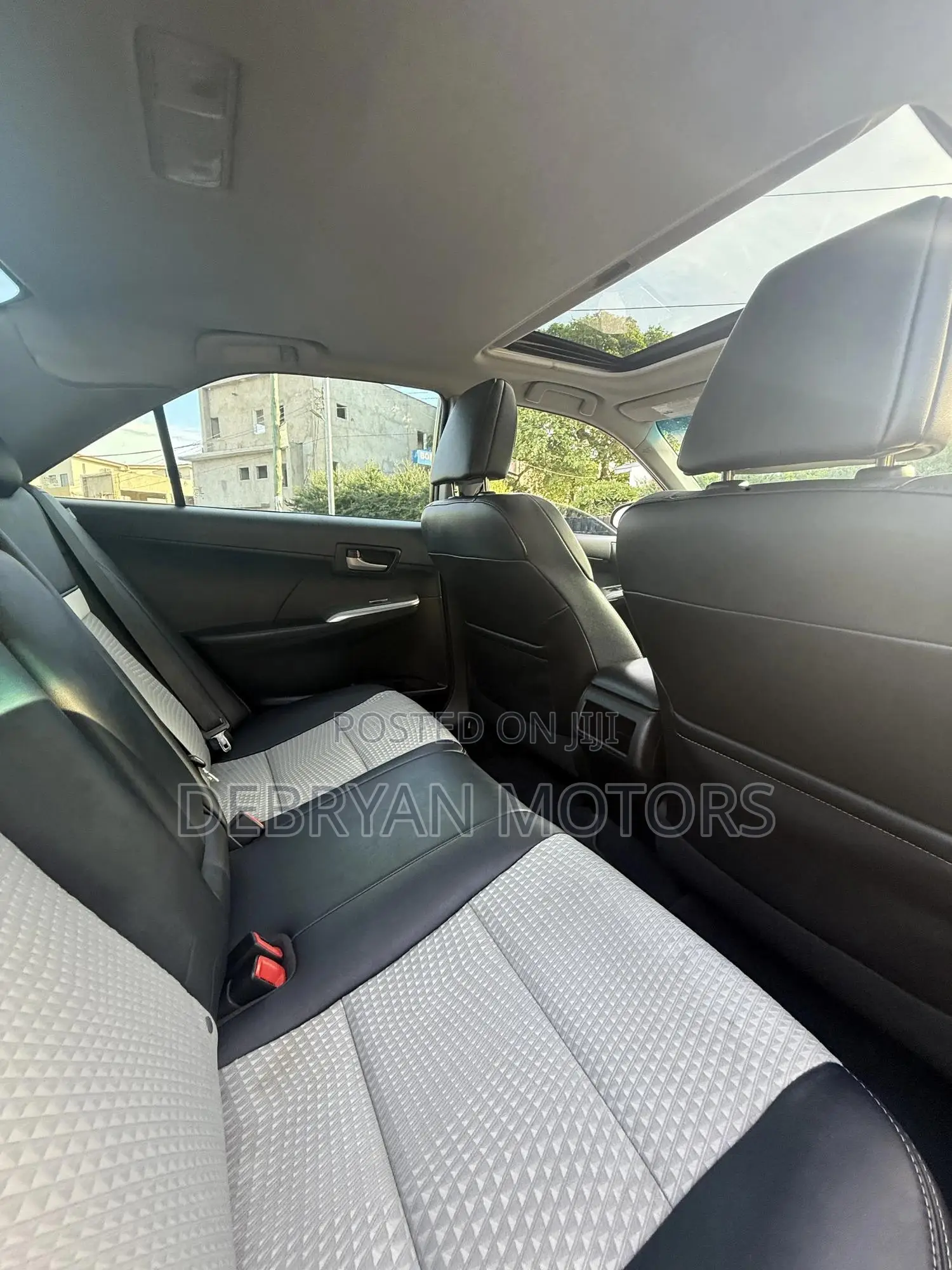 Toyota Camry SE Sport 4dr Sedan w/Prod. End 11/13 (2.5L 4cyl 6A) 2014