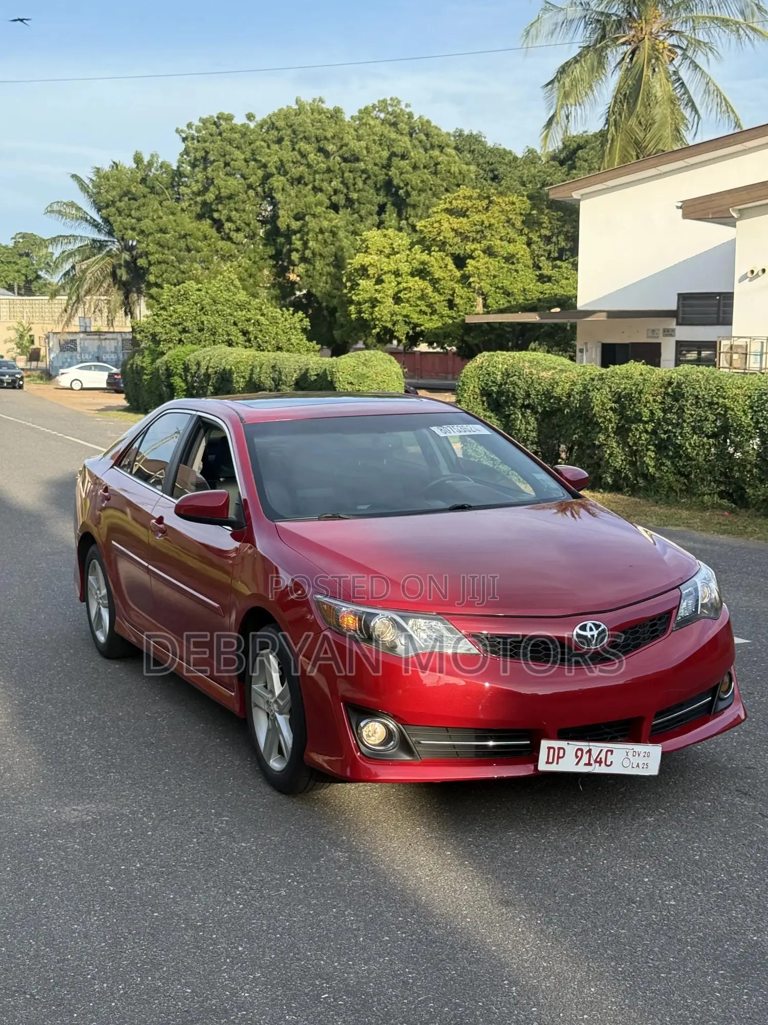 Toyota Camry SE Sport 4dr Sedan w/Prod. End 11/13 (2.5L 4cyl 6A) 2014
