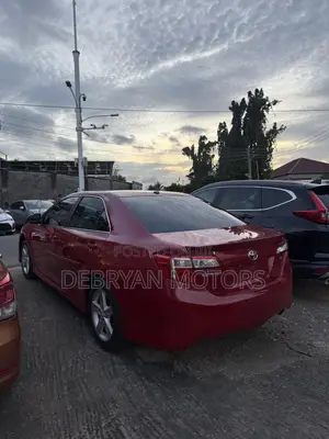 Toyota Camry SE Sport 4dr Sedan w/Prod. End 11/13 (2.5L 4cyl 6A) 2014