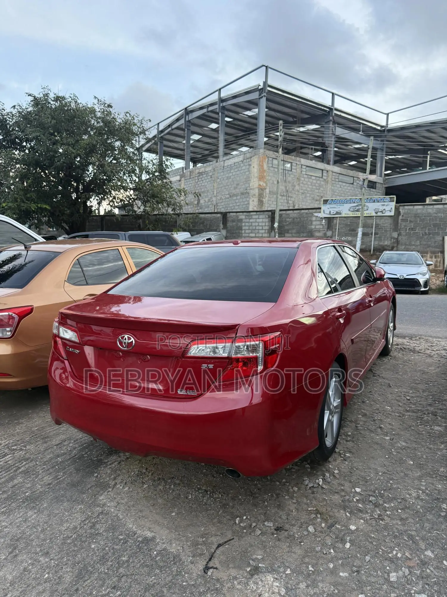 Toyota Camry SE Sport 4dr Sedan w/Prod. End 11/13 (2.5L 4cyl 6A) 2014