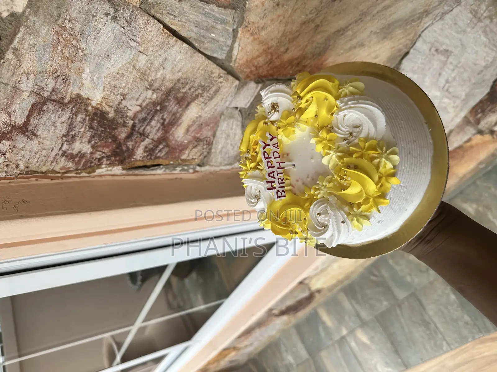Beautiful One Layer Yellow Frosting