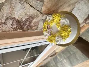 Beautiful One Layer Yellow Frosting