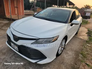Photo - Toyota Camry LE FWD (2.5L 4cyl 8AM) 2018 White