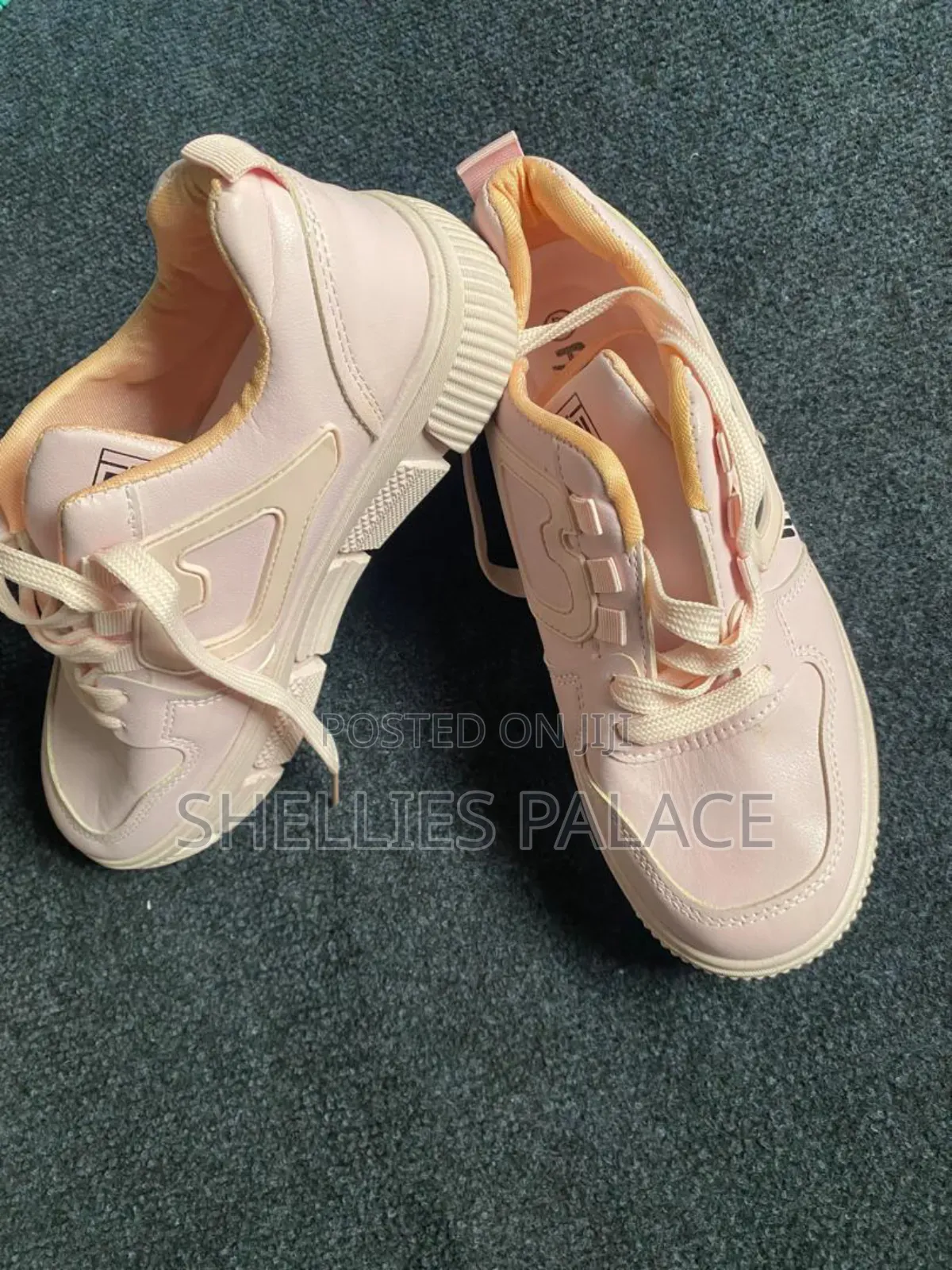 Women Fashionable Quality Sneakers
