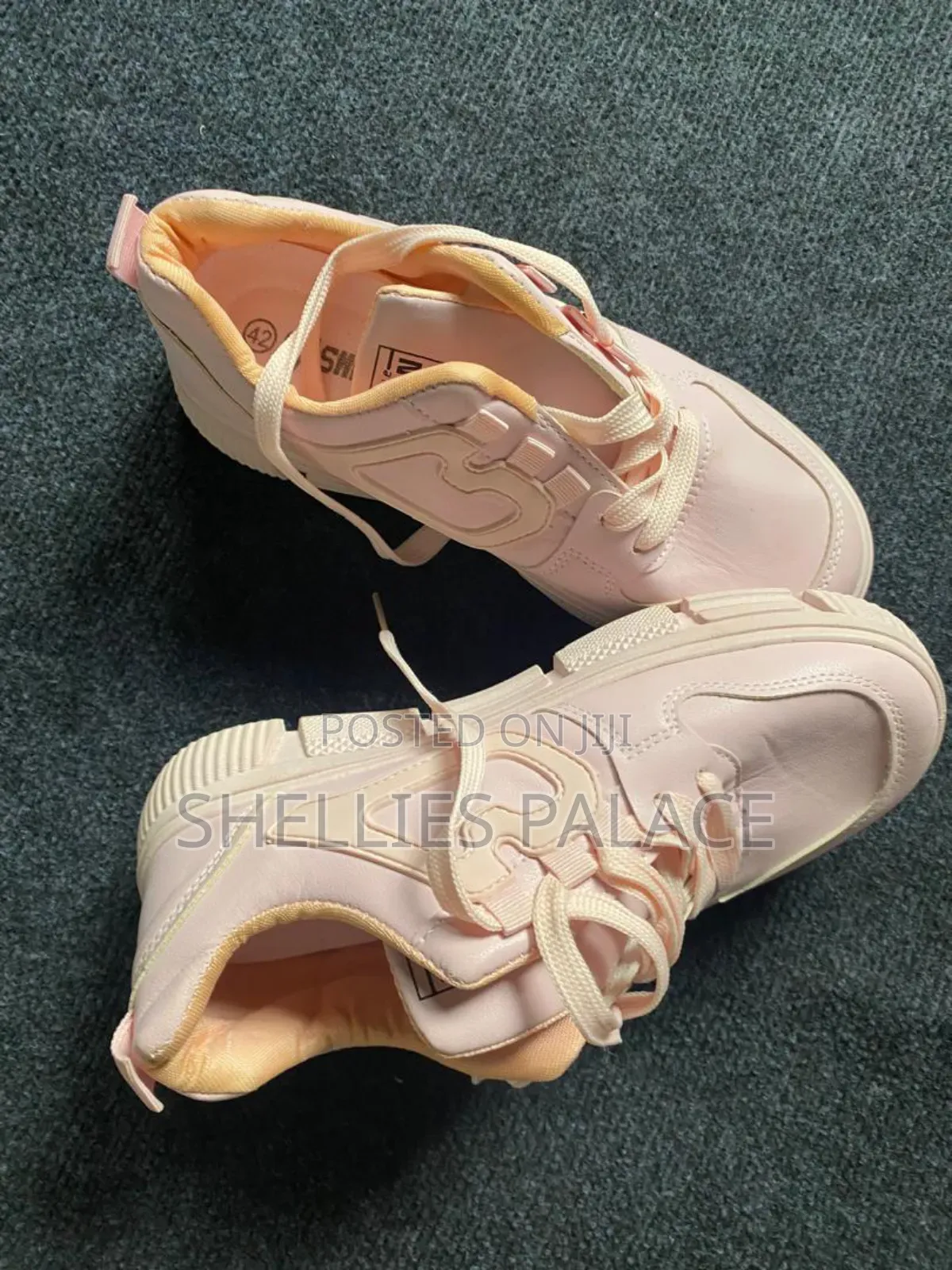 Women Fashionable Quality Sneakers