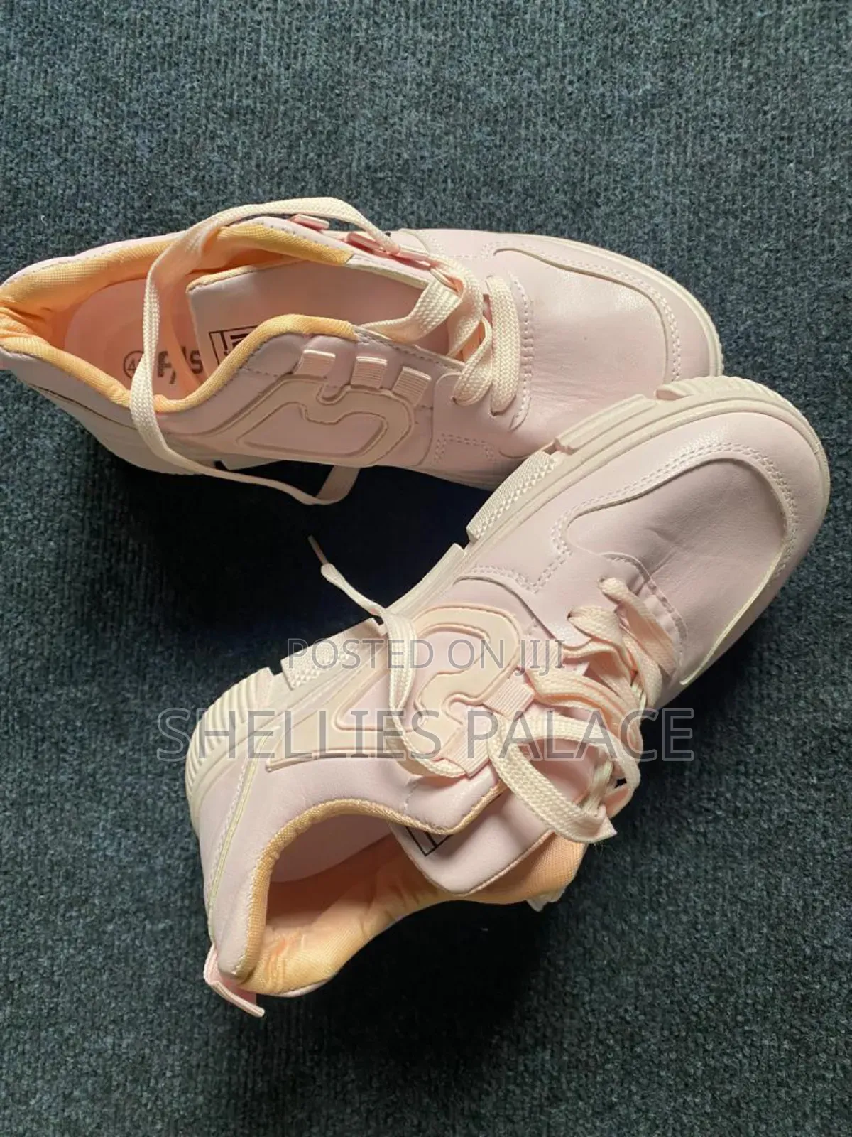 Women Fashionable Quality Sneakers