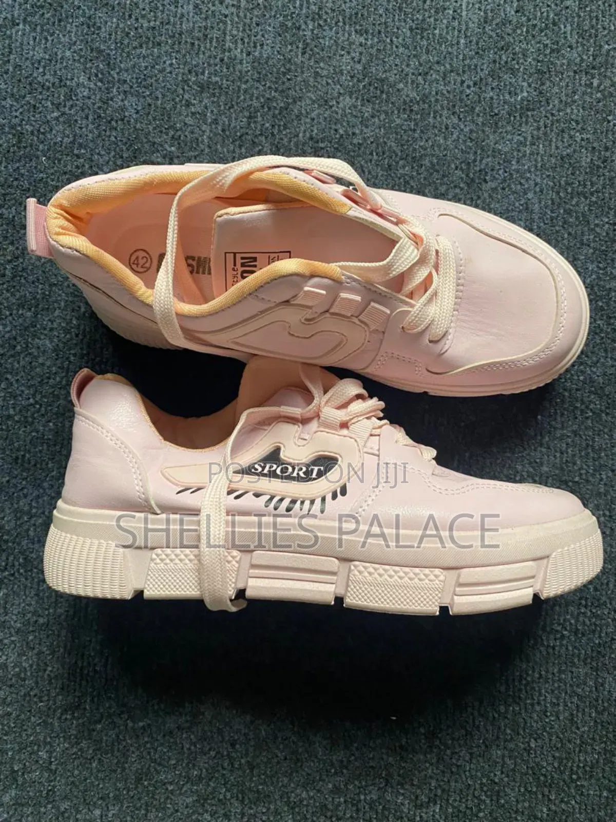 Women Fashionable Quality Sneakers