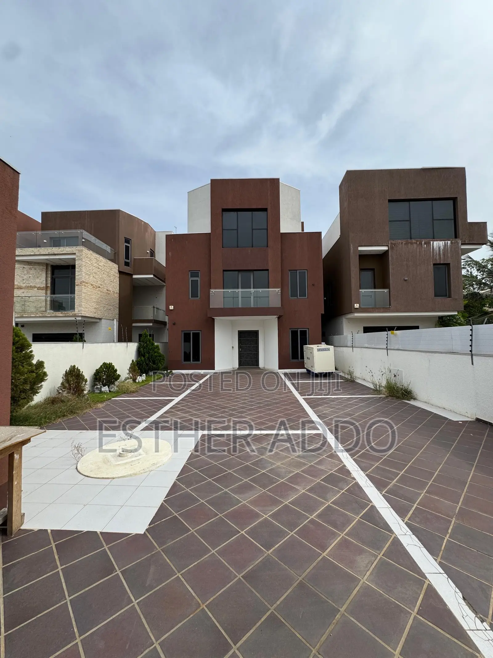 5bdrm Mansion in East Legon for rent