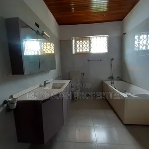 6bdrm Maisonette in Spintex:- 6 Bedrooms for rent