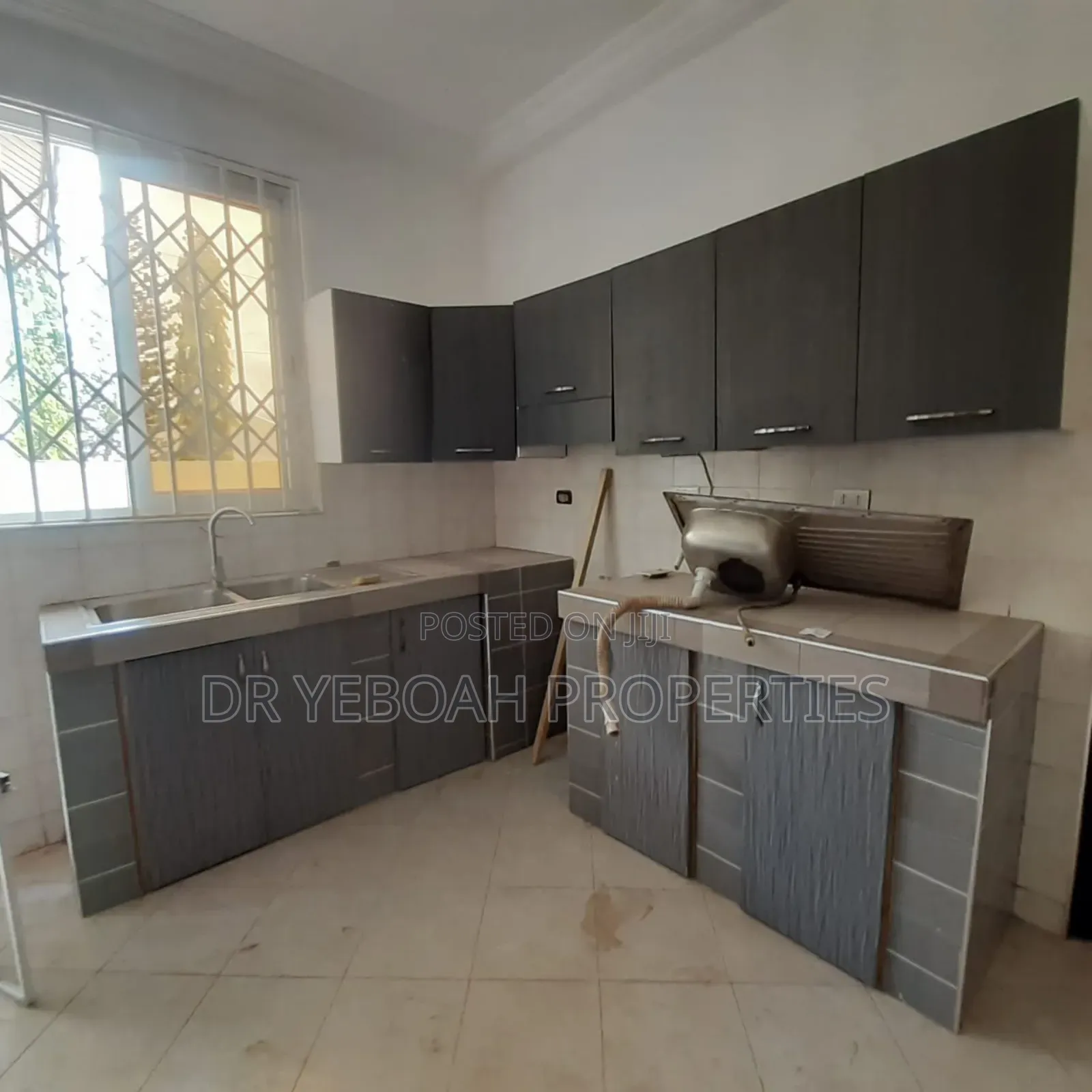6bdrm Maisonette in Spintex:- 6 Bedrooms for rent
