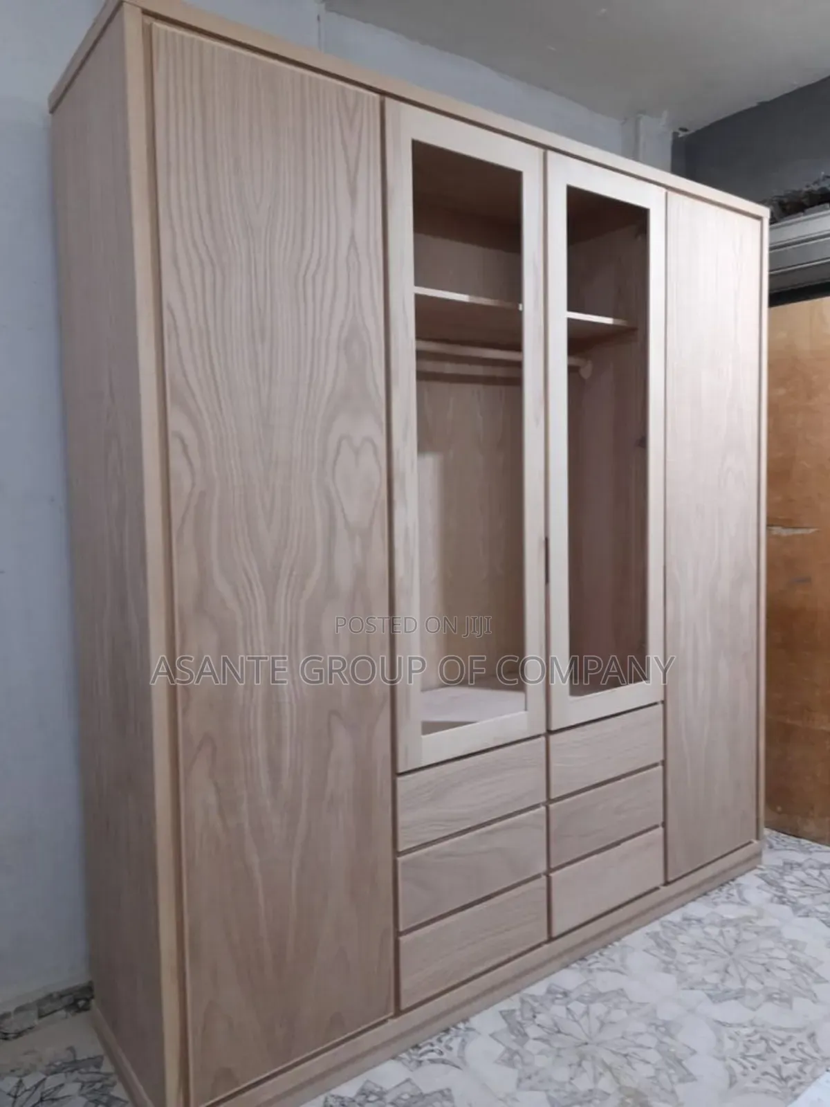 Quality and Affordable Modern Wardrobe