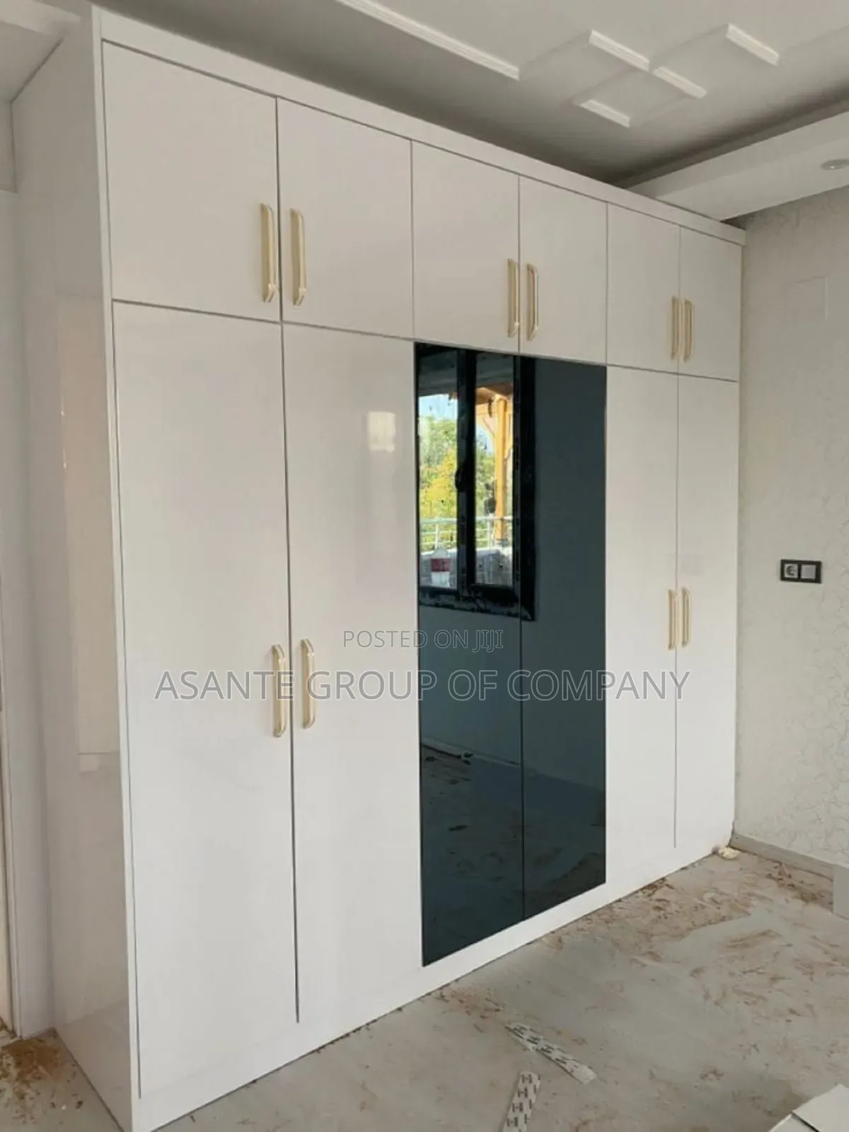 Quality and Affordable Modern Wardrobe
