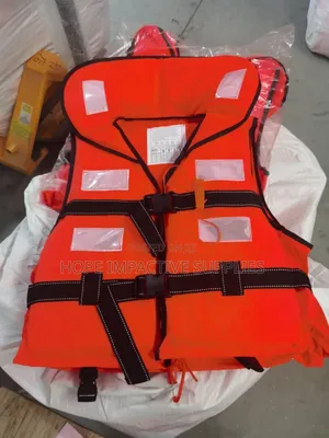 Life Jacket For Adults With Reflectors And Whistles.