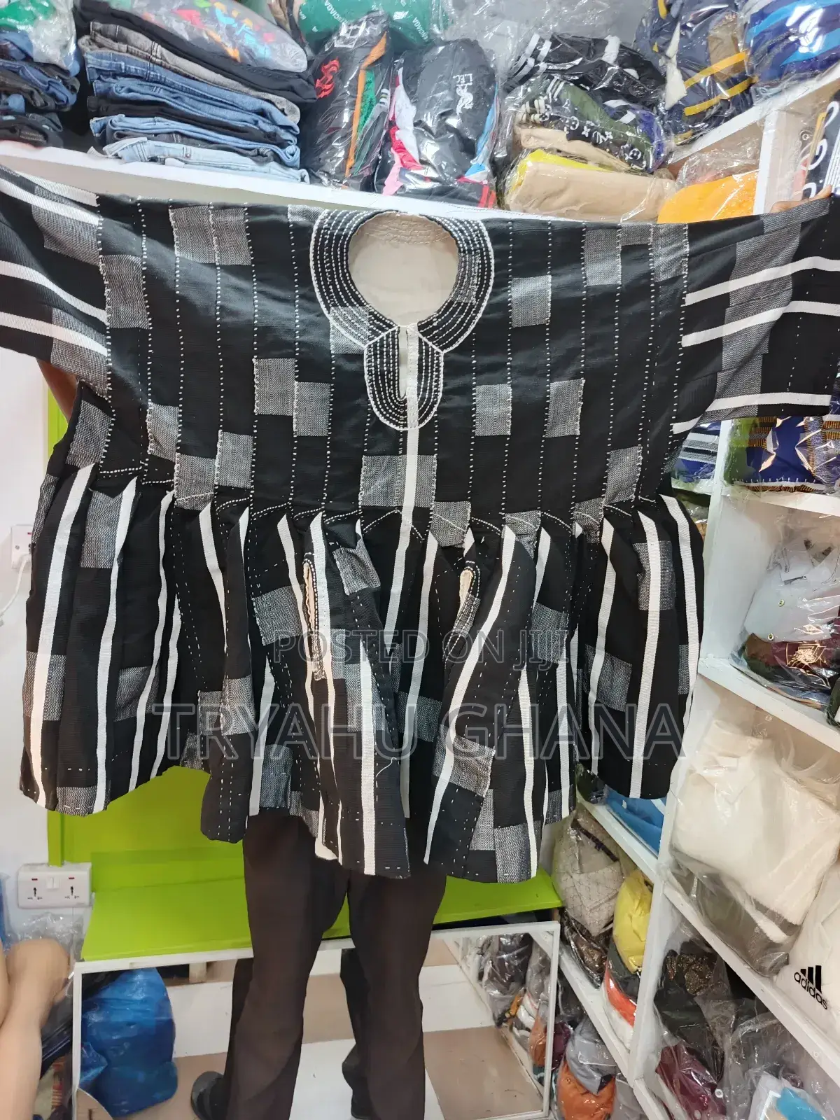 Order Now Original Black and White Smocks at Tryahu