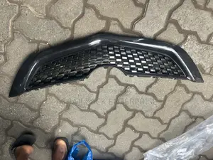 Yaris Salon 2010 Front Grille