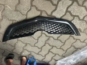 Yaris Salon 2010 Front Grille
