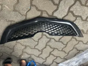 Yaris Salon 2010 Front Grille