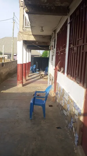 1bdrm Room & Parlour in Chief House, Commandos for rent