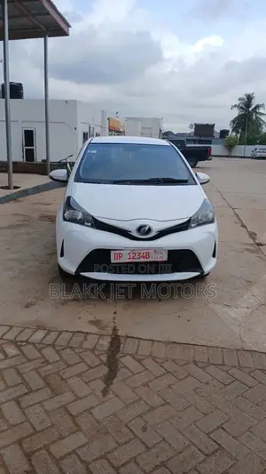 Toyota Vitz 1.3 AWD 5dr 2015 White