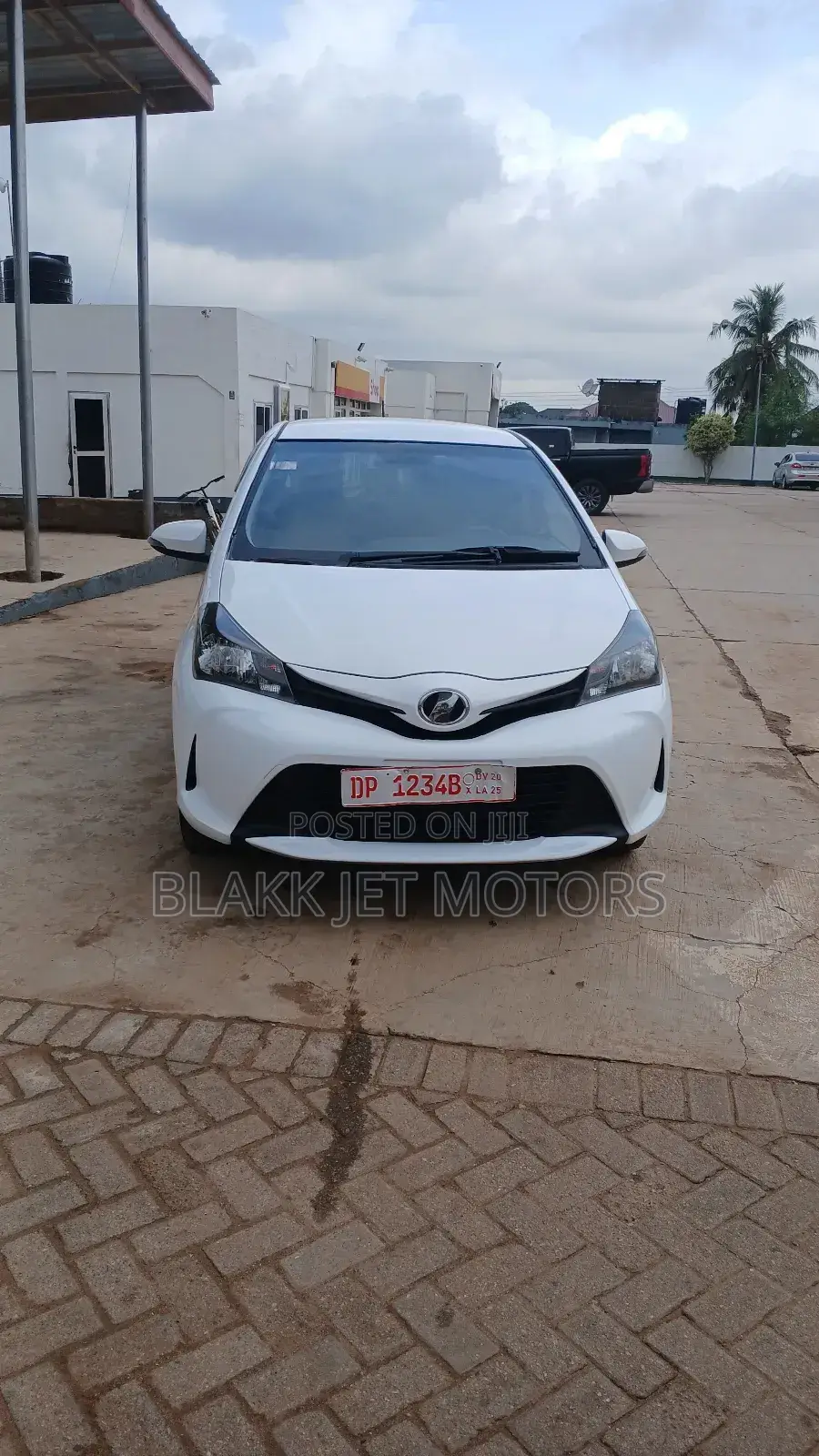 Toyota Vitz 1.3 AWD 5dr 2015 White