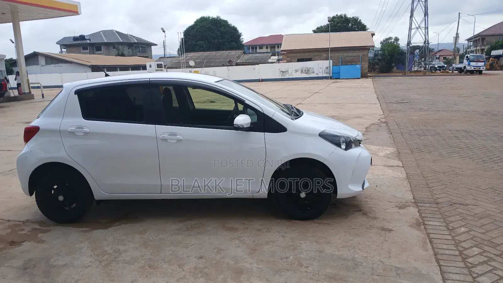 Toyota Vitz 1.3 AWD 5dr 2015 White