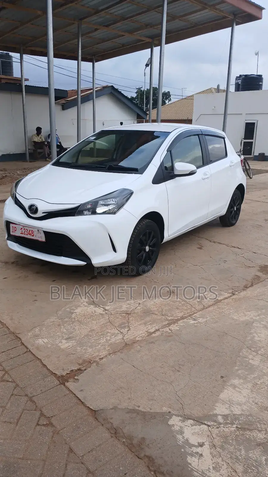 Toyota Vitz 1.3 AWD 5dr 2015 White