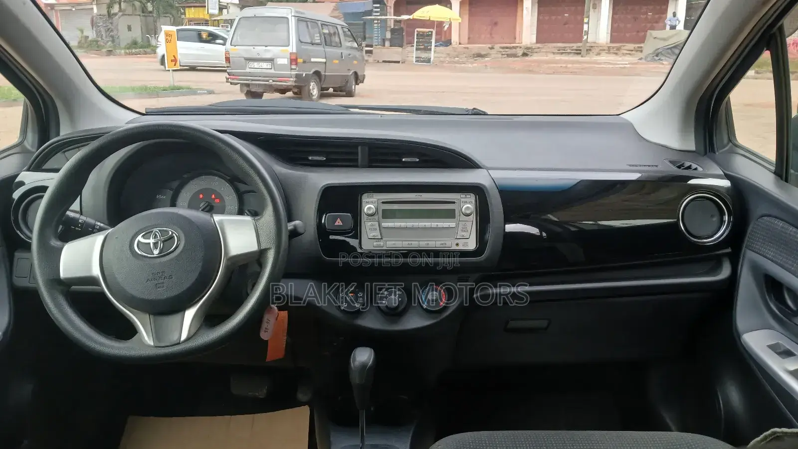 Toyota Vitz 1.3 AWD 5dr 2015 White