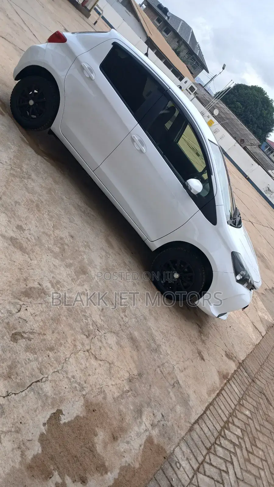 Toyota Vitz 1.3 AWD 5dr 2015 White