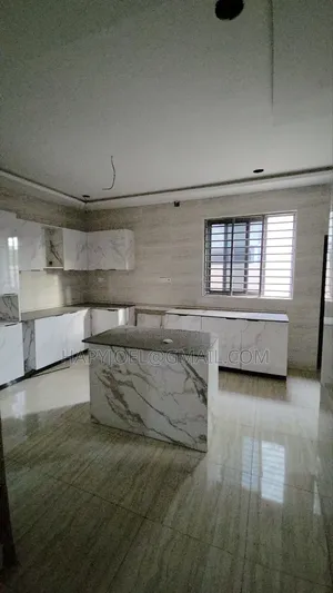 4bdrm House in Lake Side Estate for sale