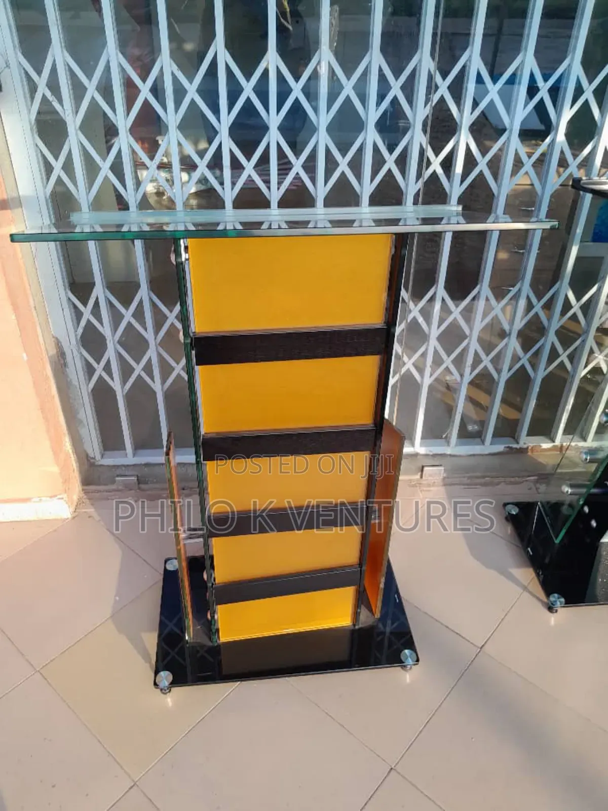 Yellow Design Glass Pulpits