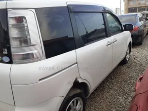Toyota Sienta 1.5 FWD 2014 White