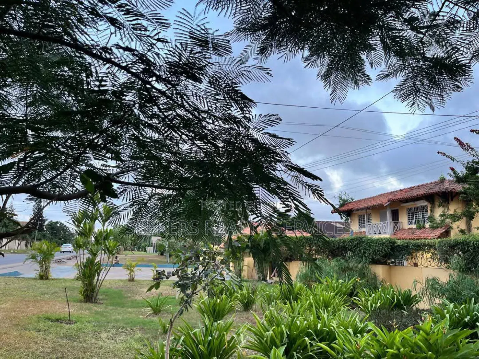 10bdrm Mansion in Seekers Realty, Labone for sale