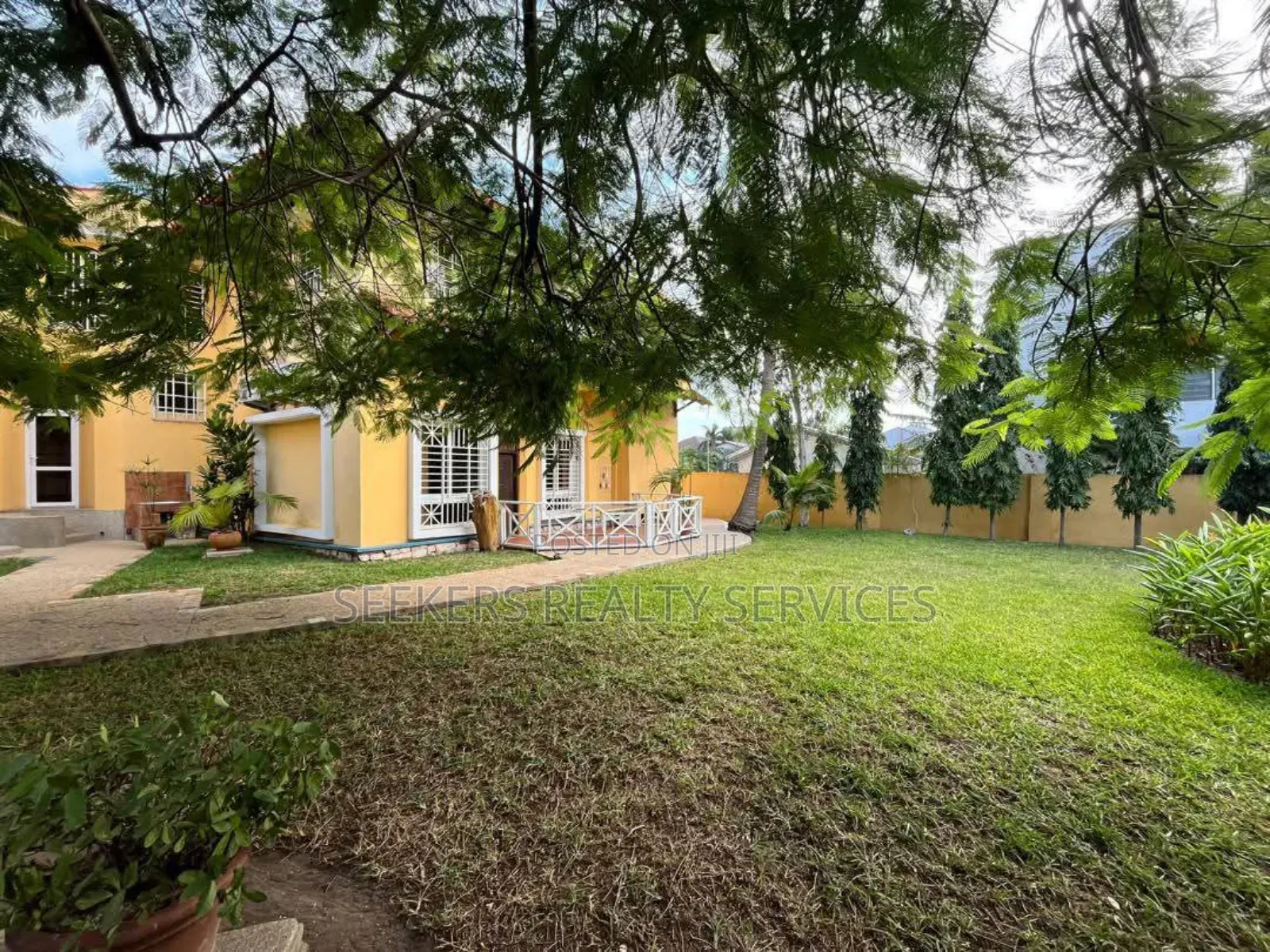 10bdrm Mansion in Seekers Realty, Labone for sale