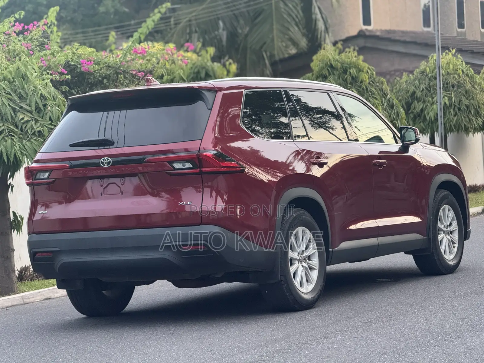 Toyota Highlander XLE AWD 2024 Red