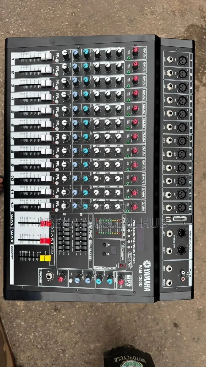 Yamaha Powered Mixer 12 Channel
