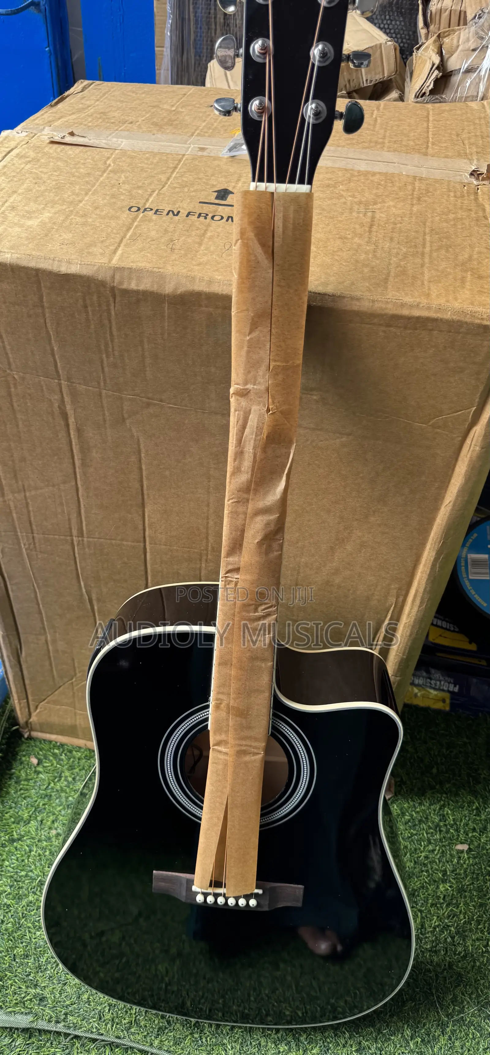 Yamaha Acoustic Guitar