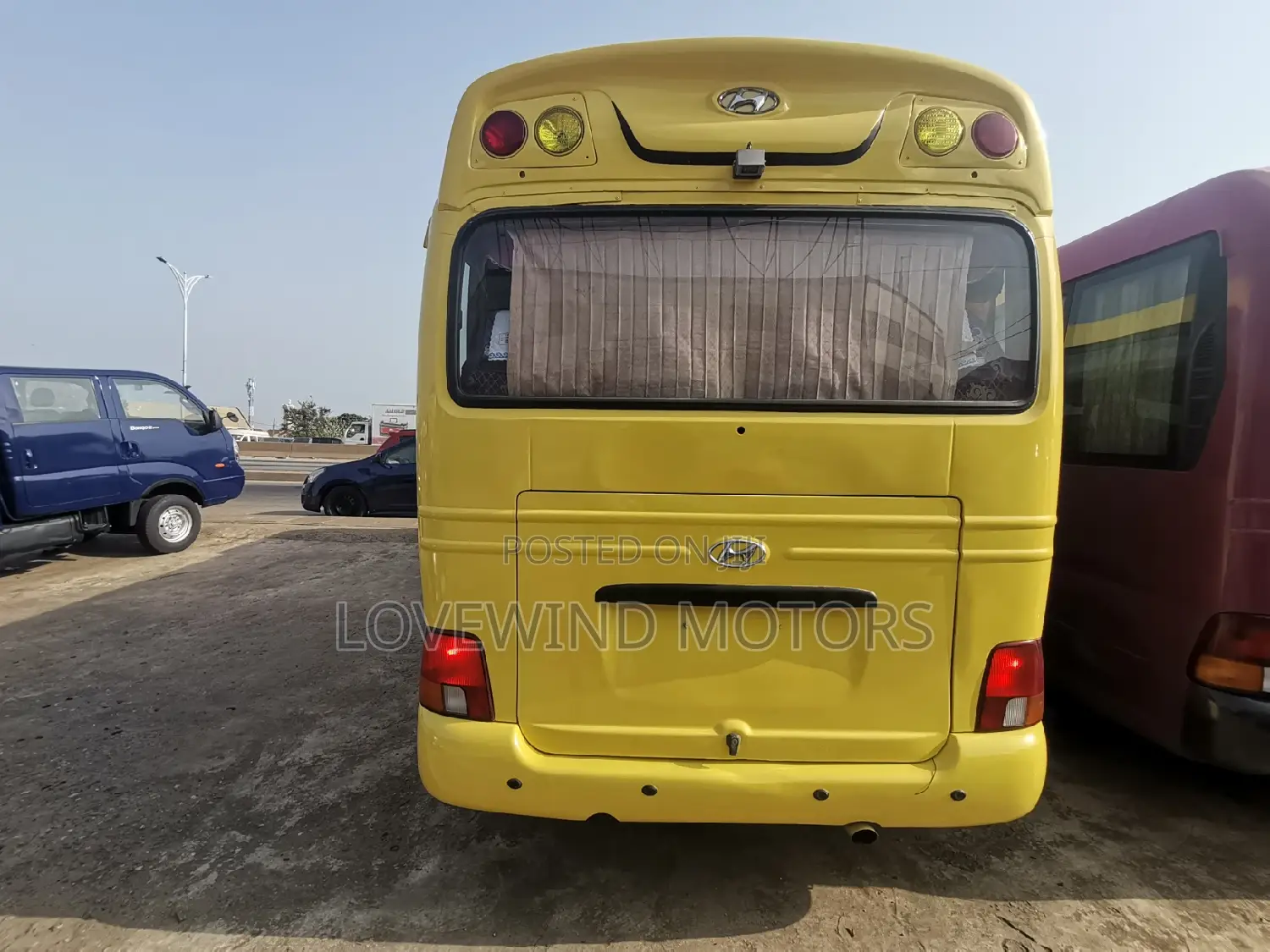 Hyundai County 2012 Yellow