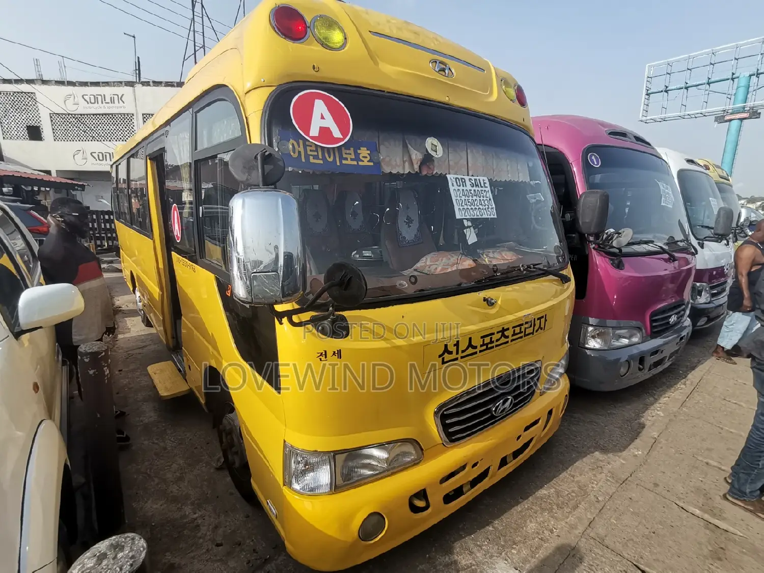 Hyundai County 2012 Yellow