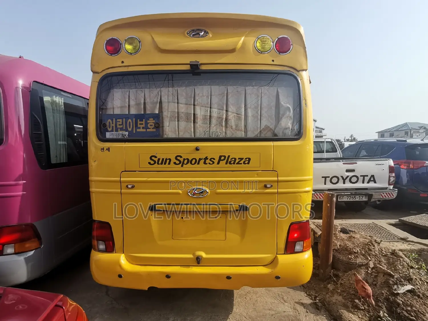 Hyundai County 2012 Yellow