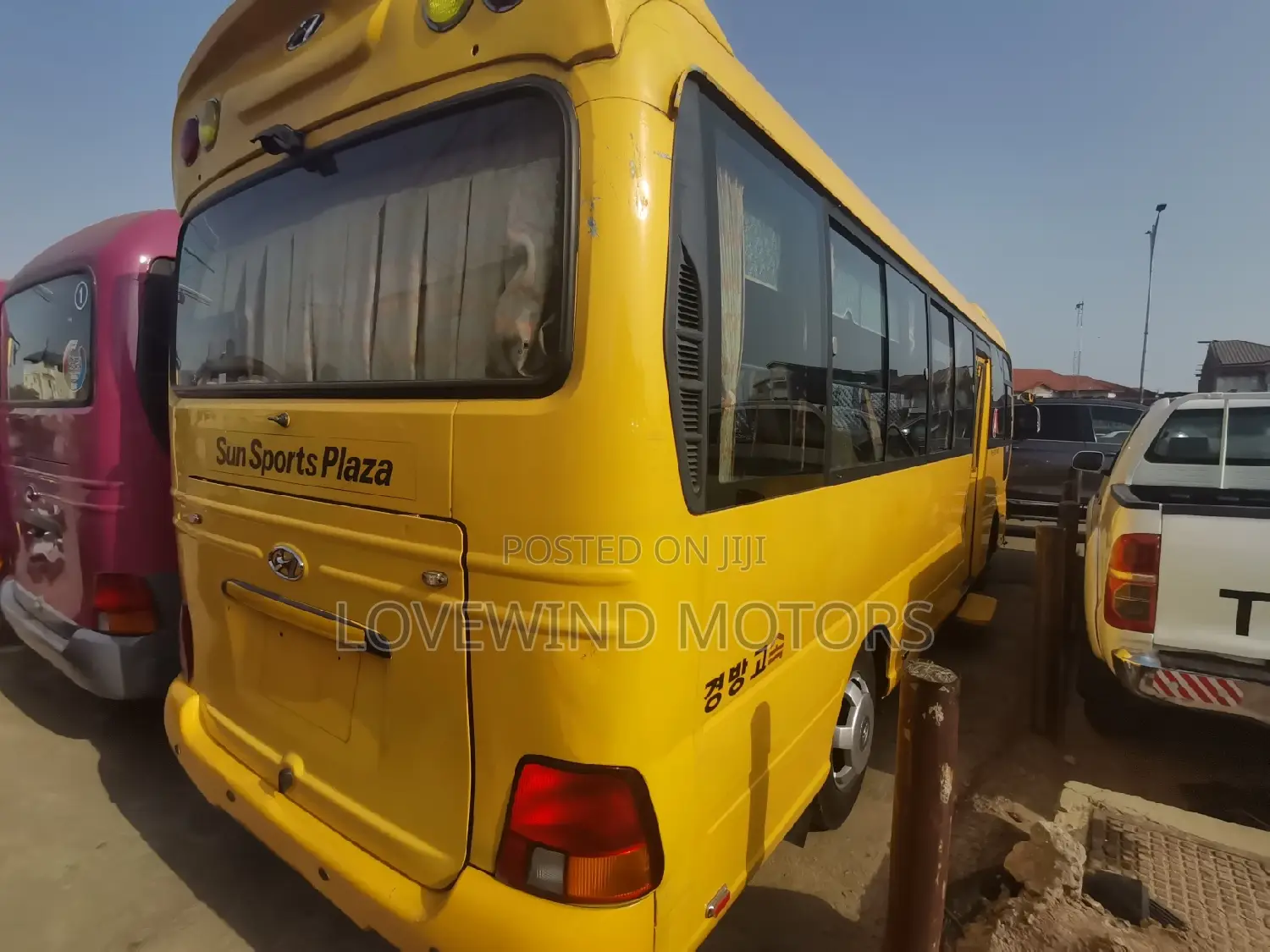 Hyundai County 2012 Yellow